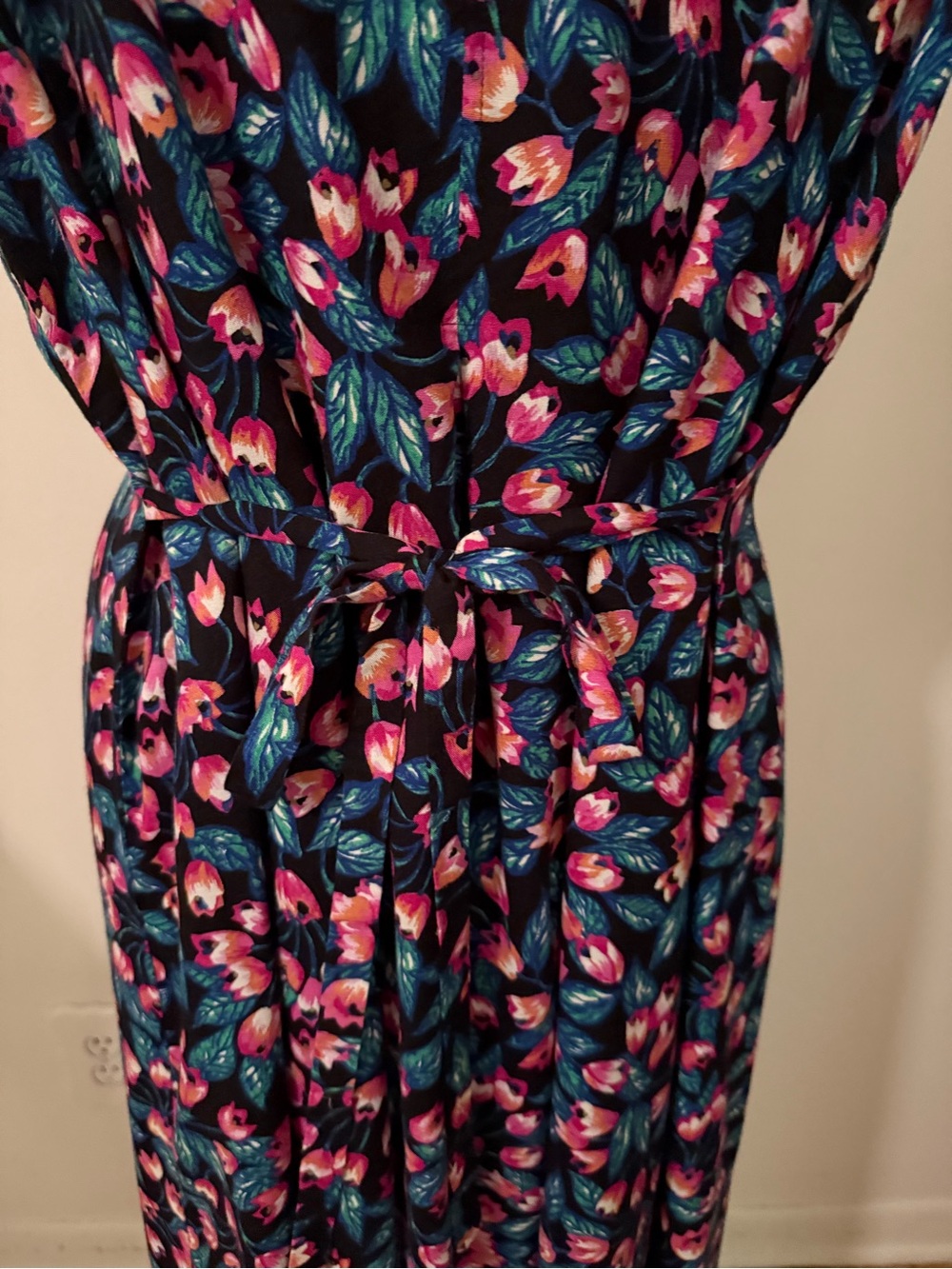 Vintage 80’s Sleeveless Navy Floral Dress with Pink Accents 2x - Picture 2 of 9